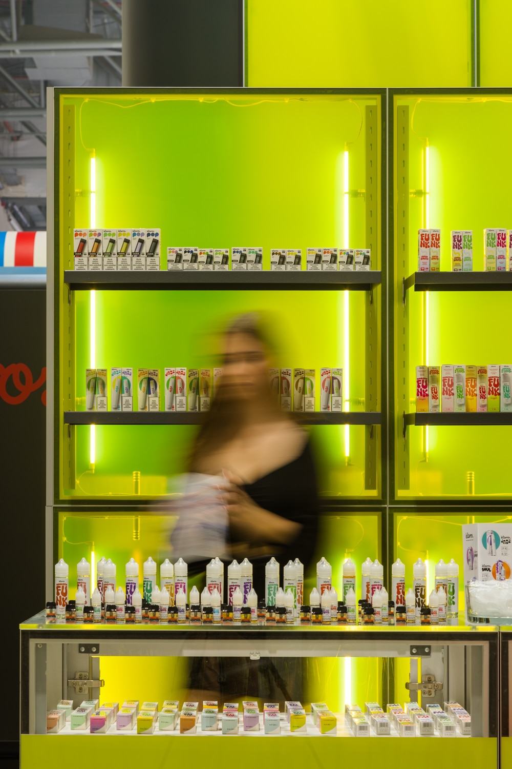 Kreatywna ekspozycja produktów na ściance targowej - projekt i wykonanie Clever Frame