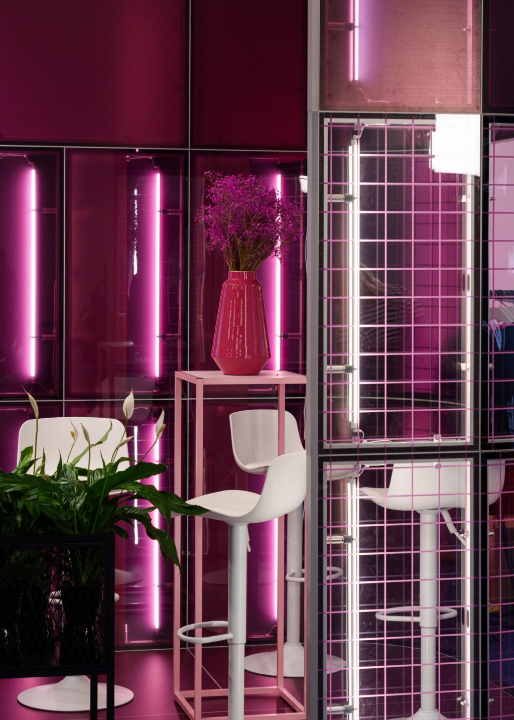A modern modular exhibition stand by Clever Frame