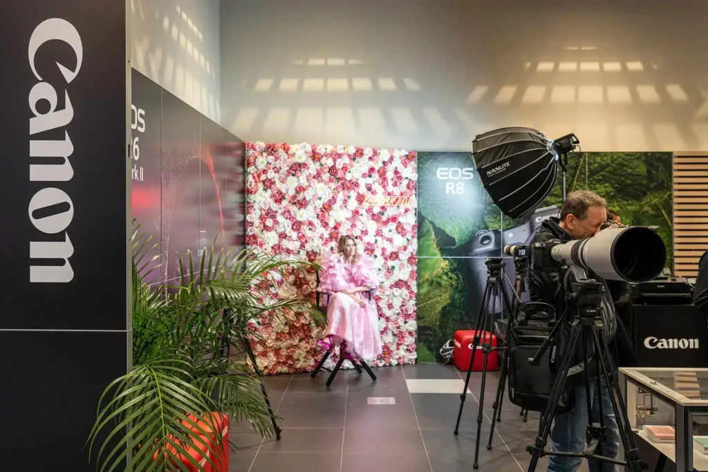 A modern modular exhibition stand by Clever Frame for Canon brand