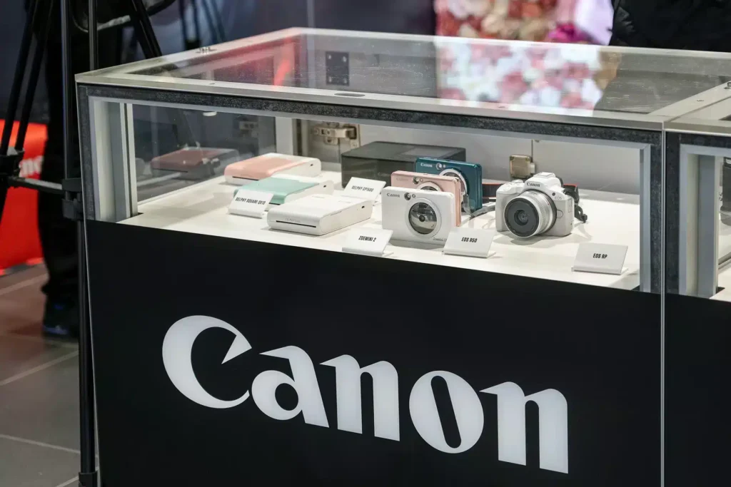 A modern modular exhibition stand by Clever Frame for Canon brand