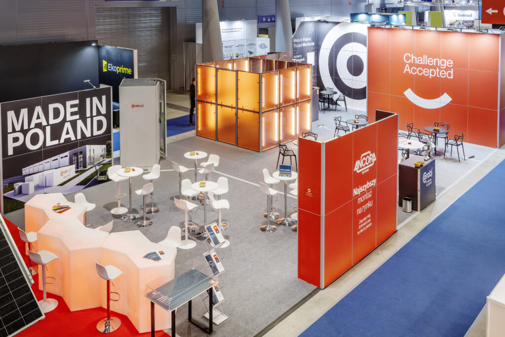 A modern modular exhibition stand by Clever Frame for Deloitte brand