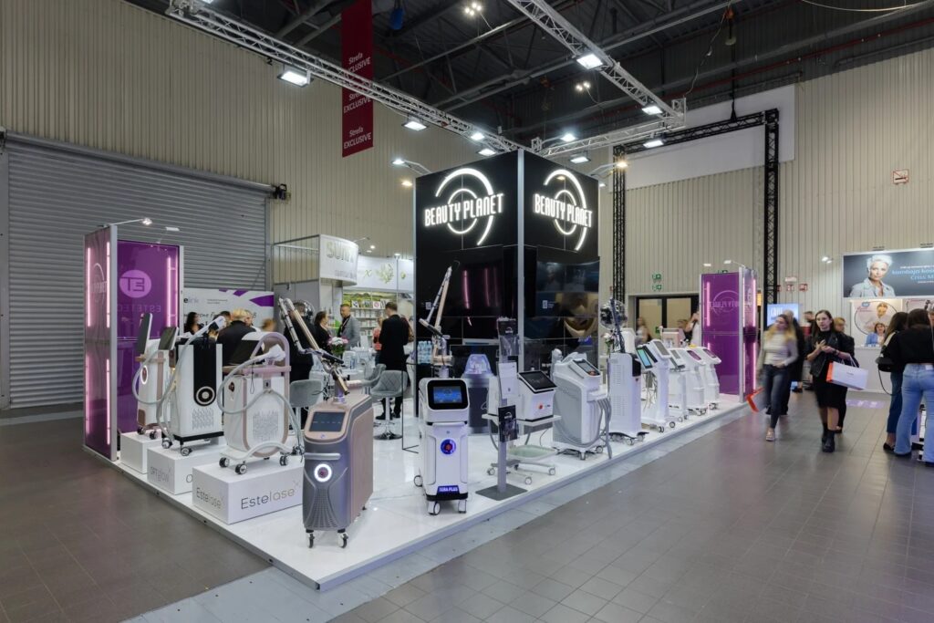 A modern modular exhibition stand by Clever Frame for Estetech brand