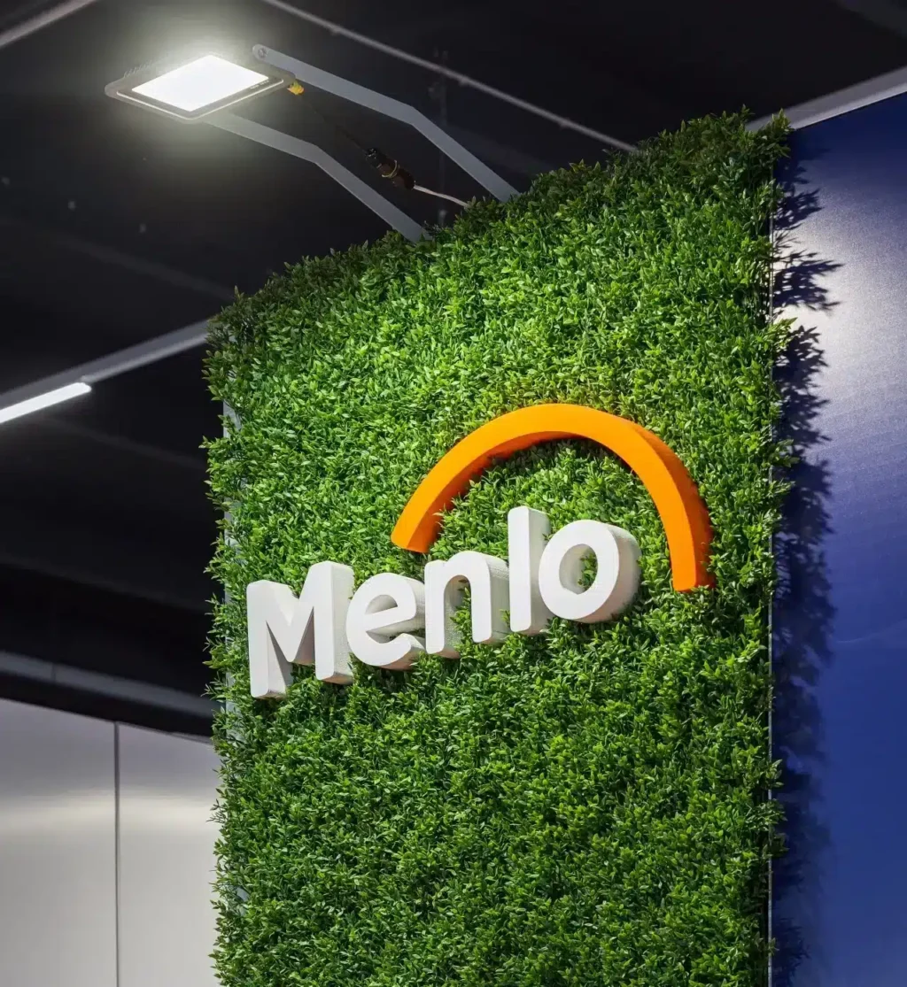 A modern modular exhibition stand by Clever Frame for Melno brand