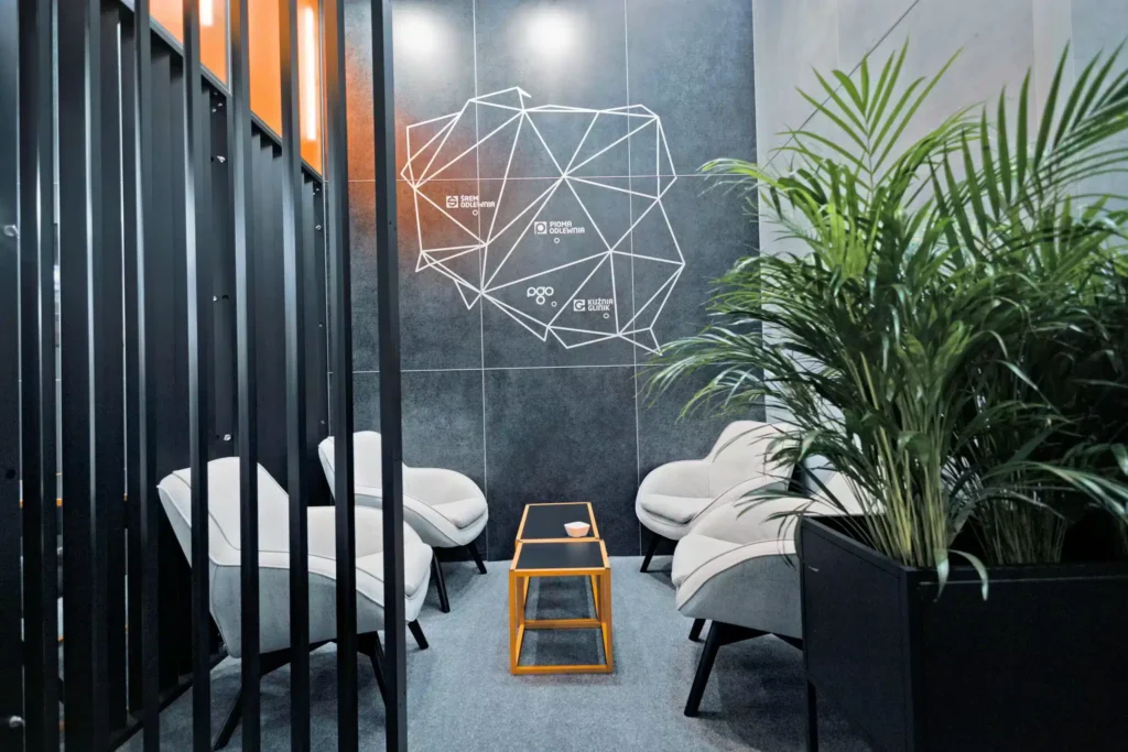 A modern modular exhibition stand by Clever Frame for PGO brand