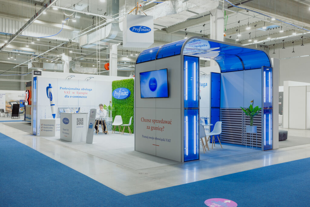 A modern modular exhibition stand by Clever Frame for Profinanz brand