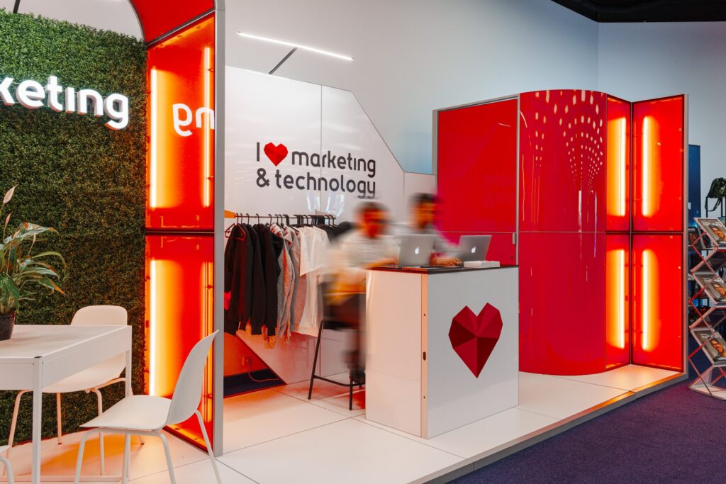 A modern modular exhibition stand by Clever Frame for Sprawny Marketing