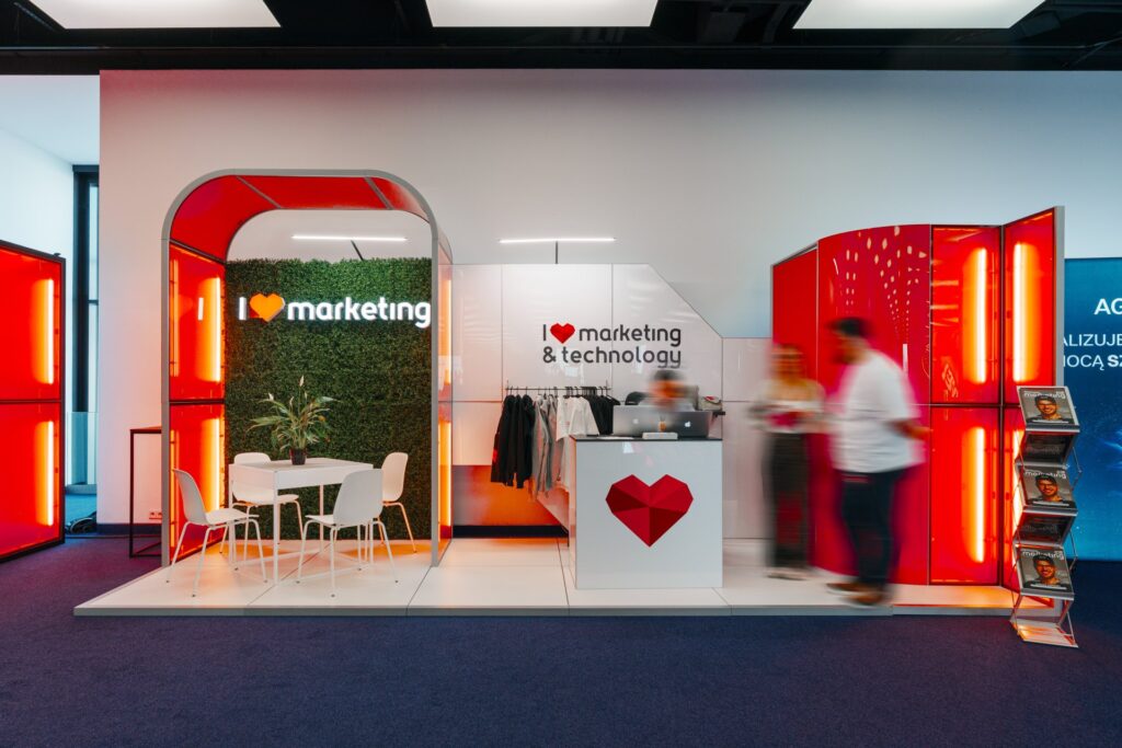 A modern modular exhibition stand by Clever Frame for Sprawny Marketing