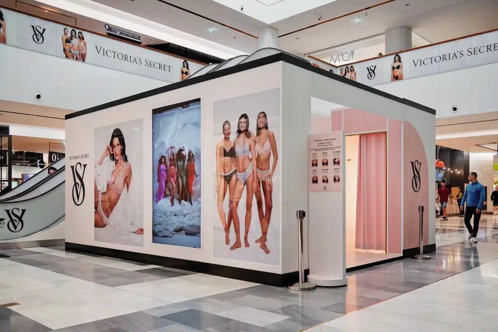 Victoria’s Secret pop-up store featuring a modular display system by Clever Frame