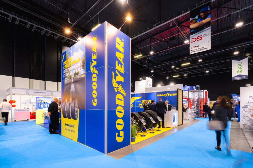 Stoisko na targi marki Goodyear. Projekt i realizacja: Clever Frame