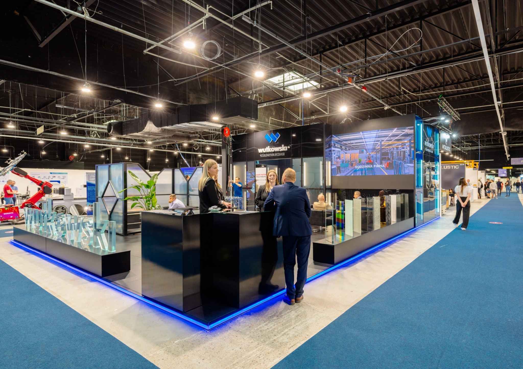 Clever Frame trade show booth Wutkowski